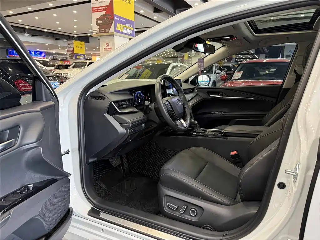 Toyota Camry 2024 Hybrid 2.0HGVP Luxury Edition фото 4