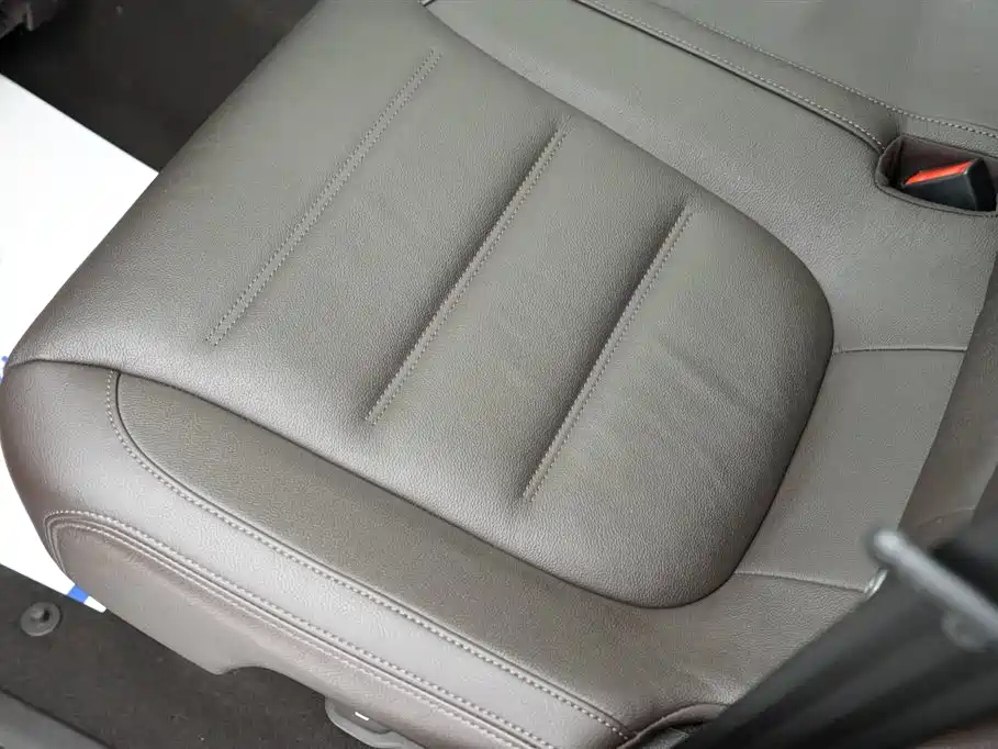Volkswagen Touareg 2011 3.0TSI Luxury фото 11