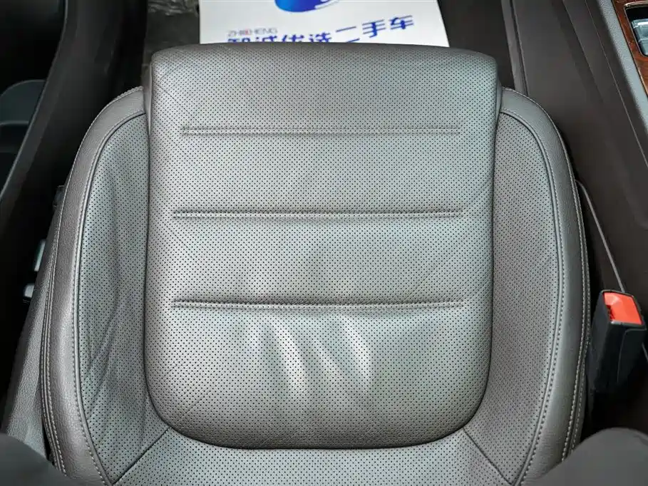 Volkswagen Touareg 2011 3.0TSI Luxury фото 18