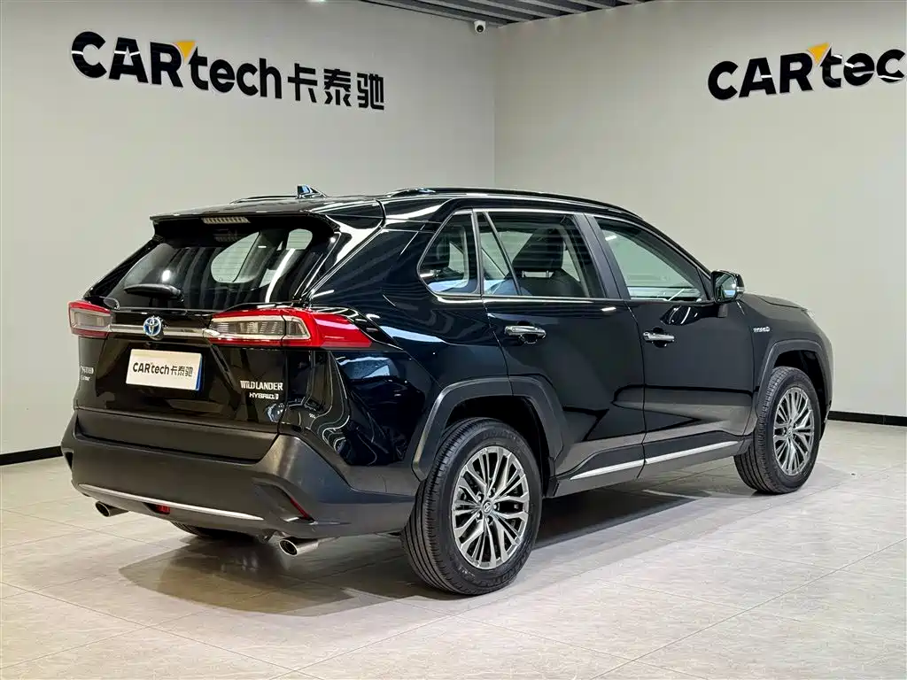 Toyota Wildlander 2023 Hybrid 2.5L E-CVT AWD Premium Edition фото 4