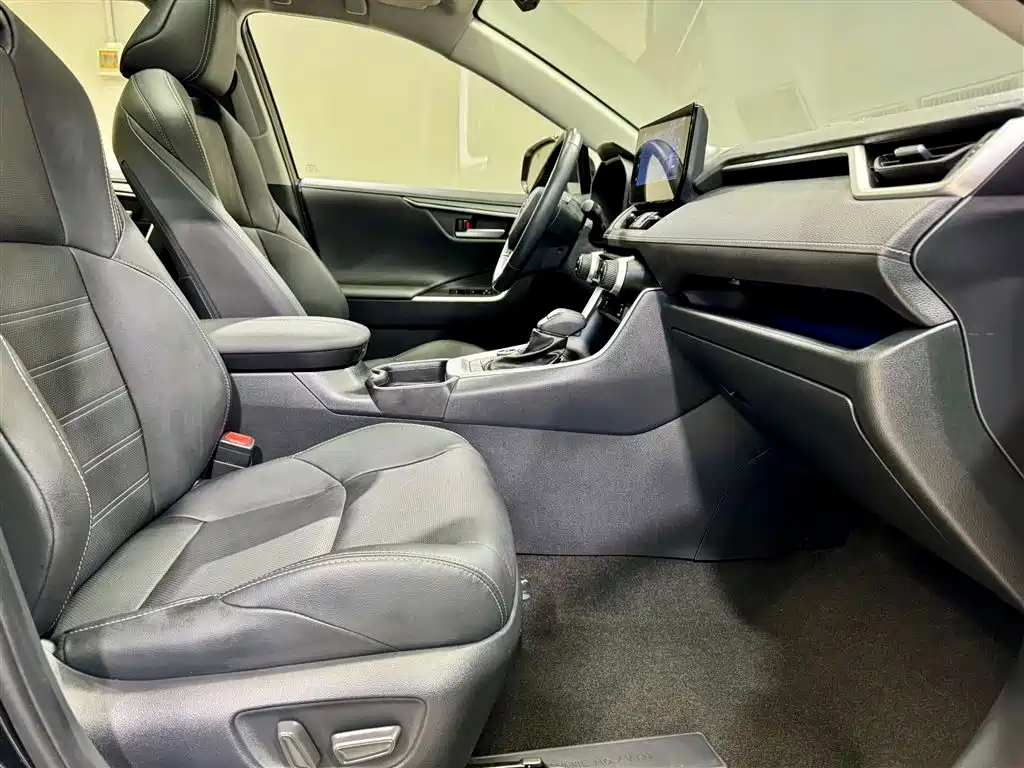 Toyota Wildlander 2023 Hybrid 2.5L E-CVT AWD Premium Edition фото 19