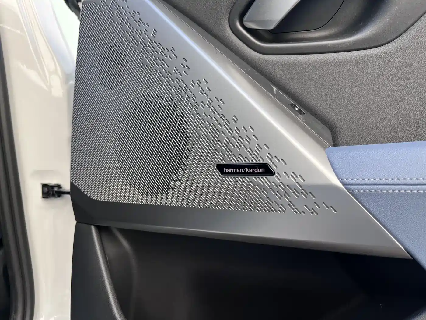 BMW i5 2024 eDrive 35L Premium Model M Sport Package фото 14