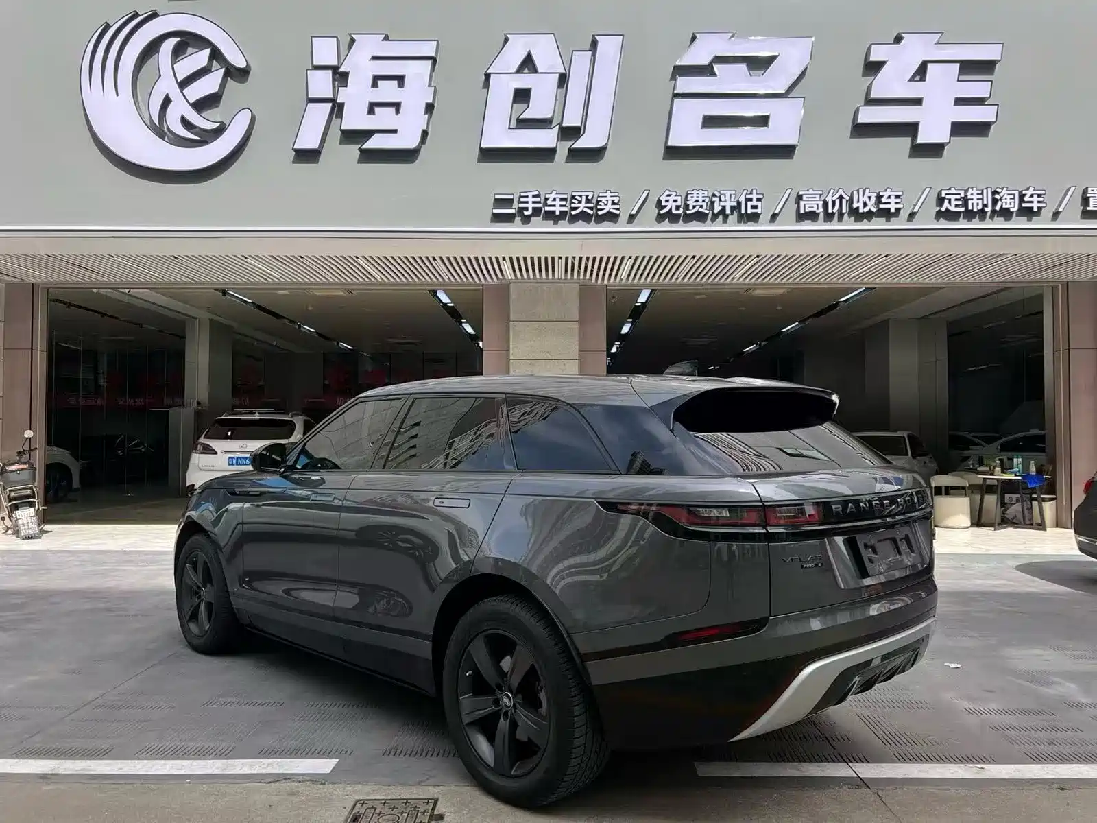 Фото 3 - Land Rover Range Rover Velar