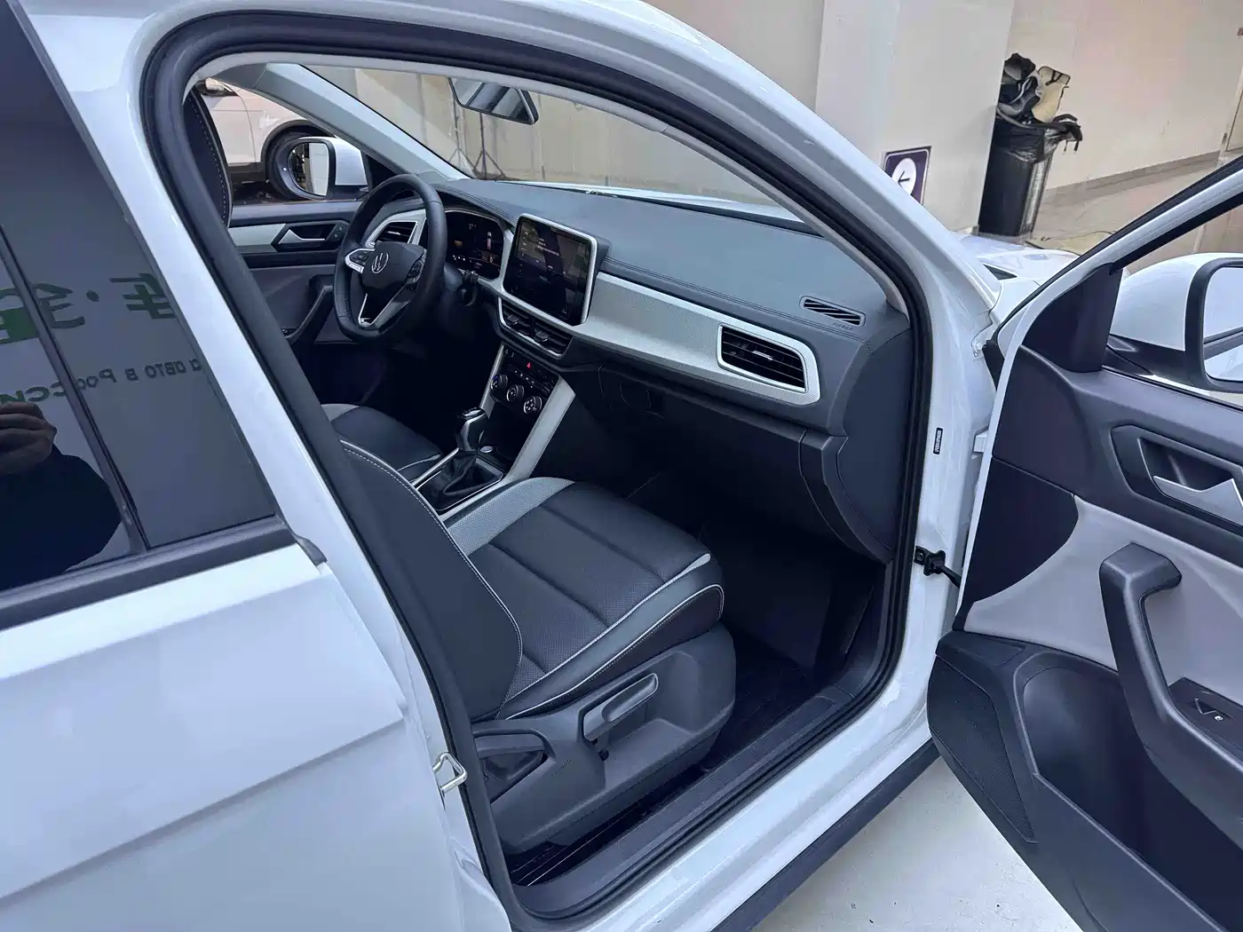 VOLKSWAGEN T-ROC EXPLORING SONGS