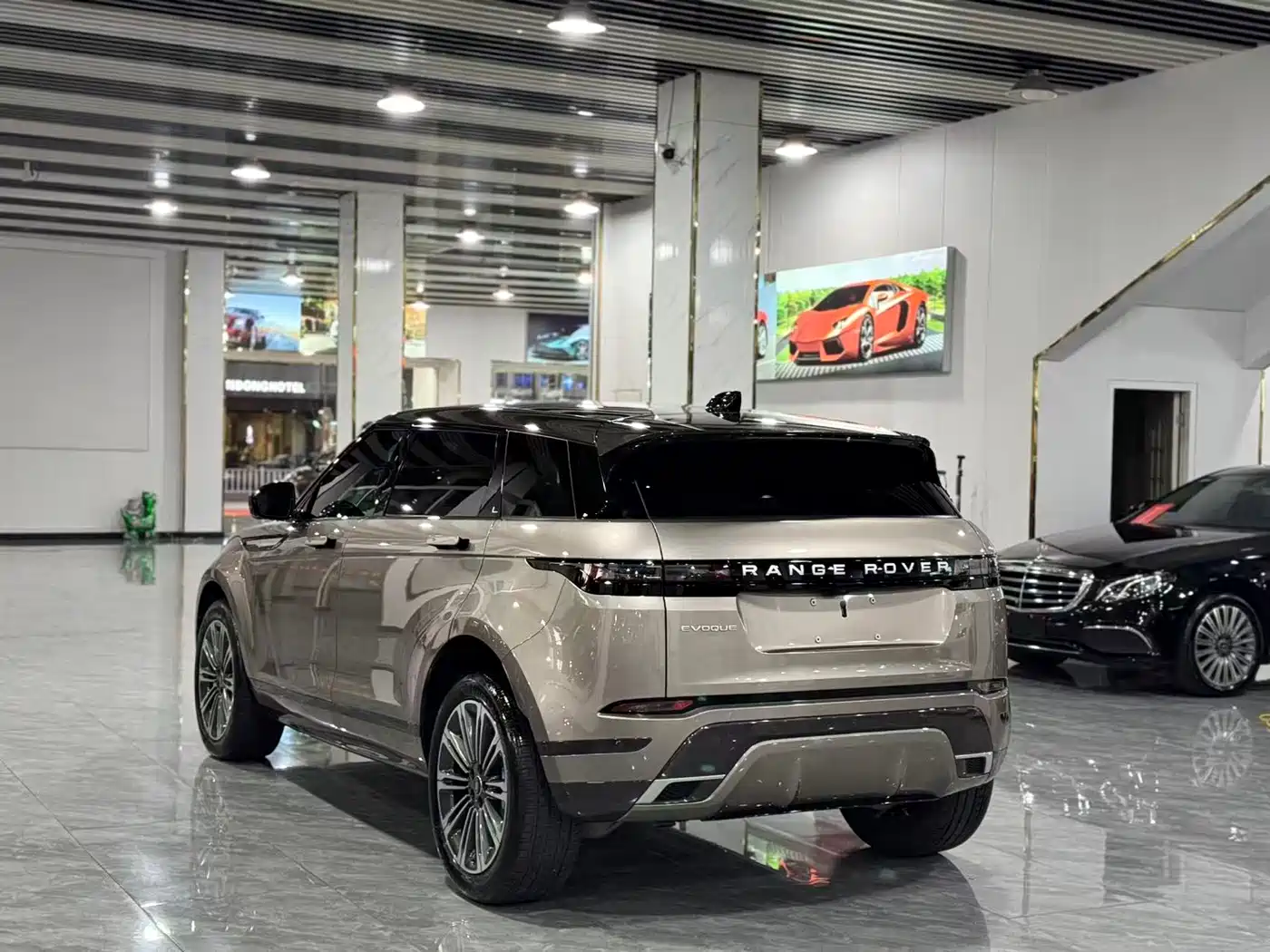 Land Rover Range Rover Evoque 2024 Range Rover Evoque L 249PS Condensed Light Limited Edition фото 16