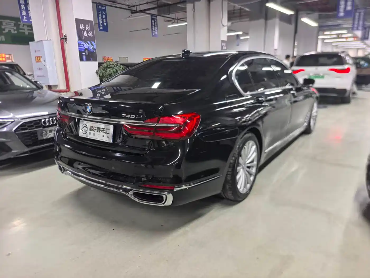 BMW 7 Series 2016 740Li Leading Edition фото 8