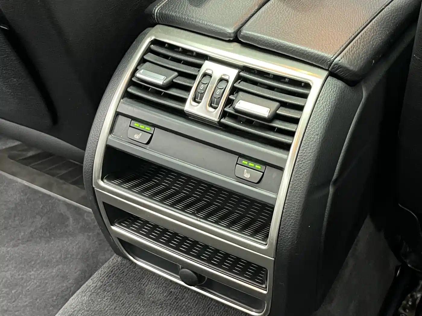 BMW 5 Series 2011 535Li Leading фото 22