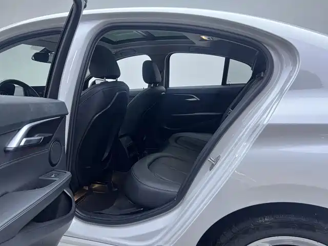BMW 1 Series 2019 118i M Sport Package фото 14