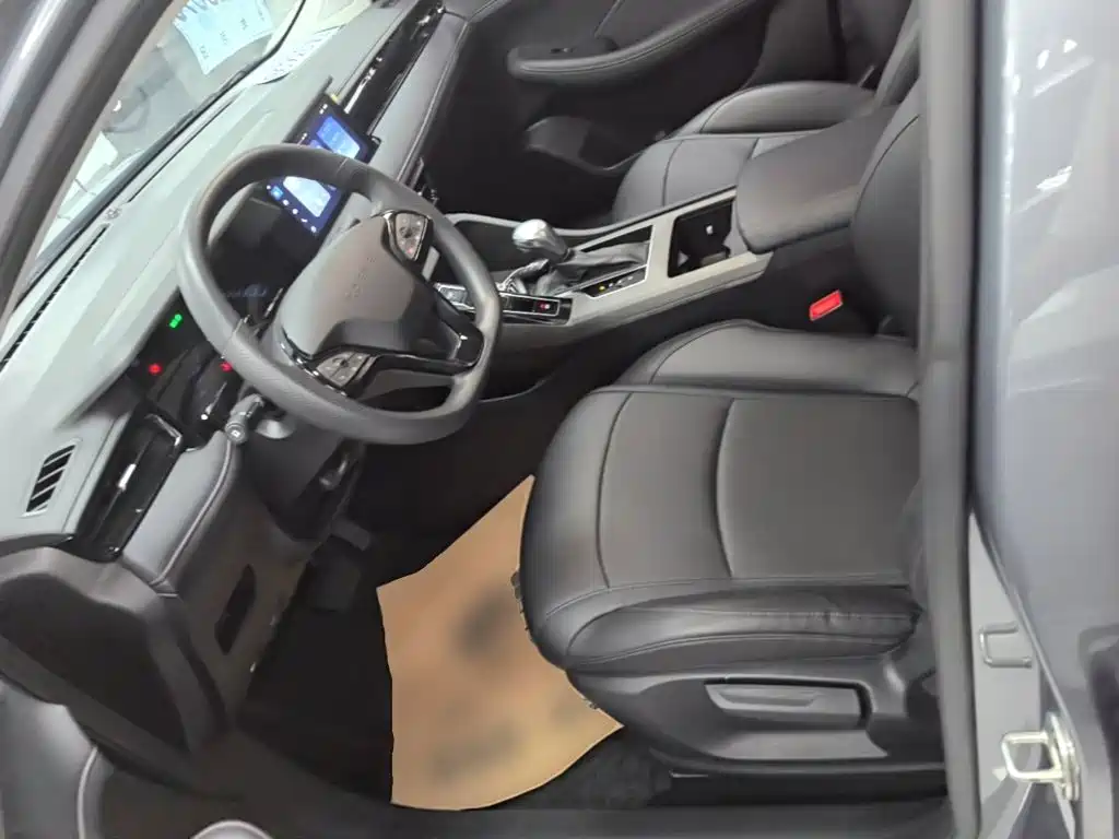Roewe i5 2025 2023 1.5L CVT Luxury Edition