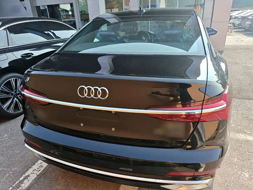Фото 6 - Audi A6L
