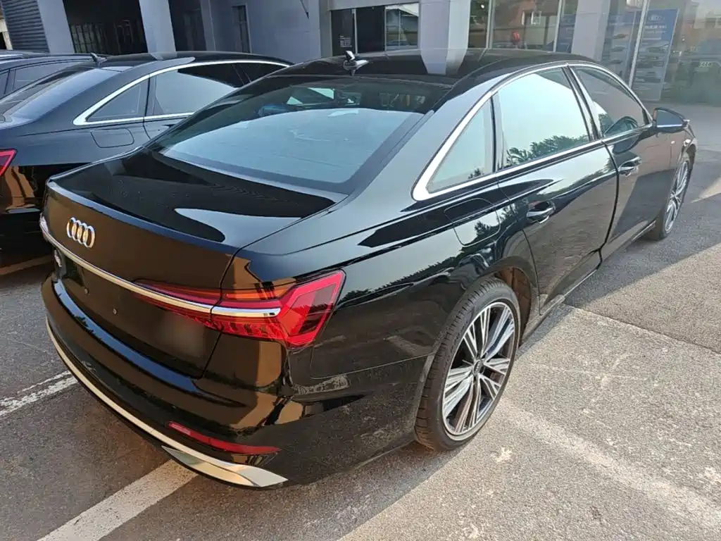 Фото 7 - Audi A6L