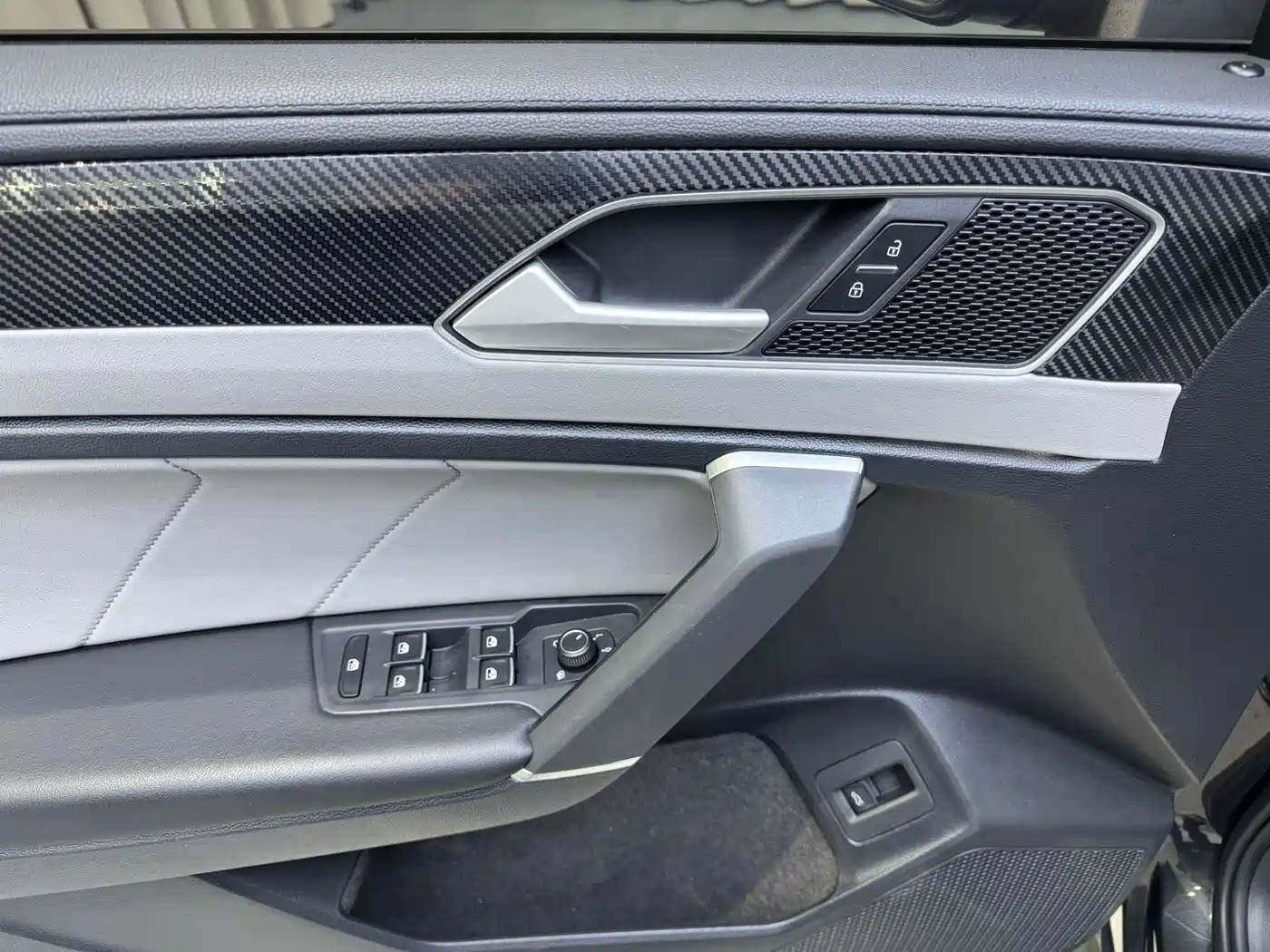 Volkswagen Tayron 2023 280TSI 2WD Luxury Plus Advanced Edition фото 9
