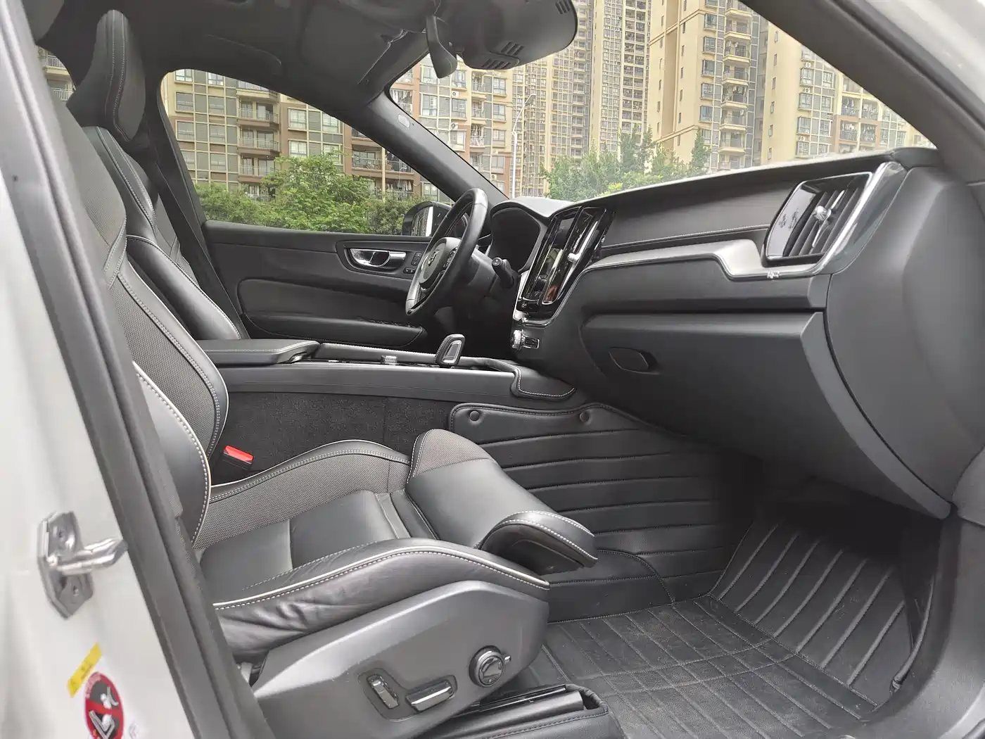 VOLVO XC60 PLUG-IN HYBRID