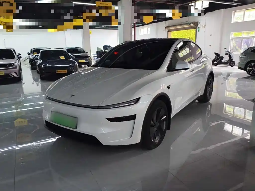 Tesla Model Y 2025
