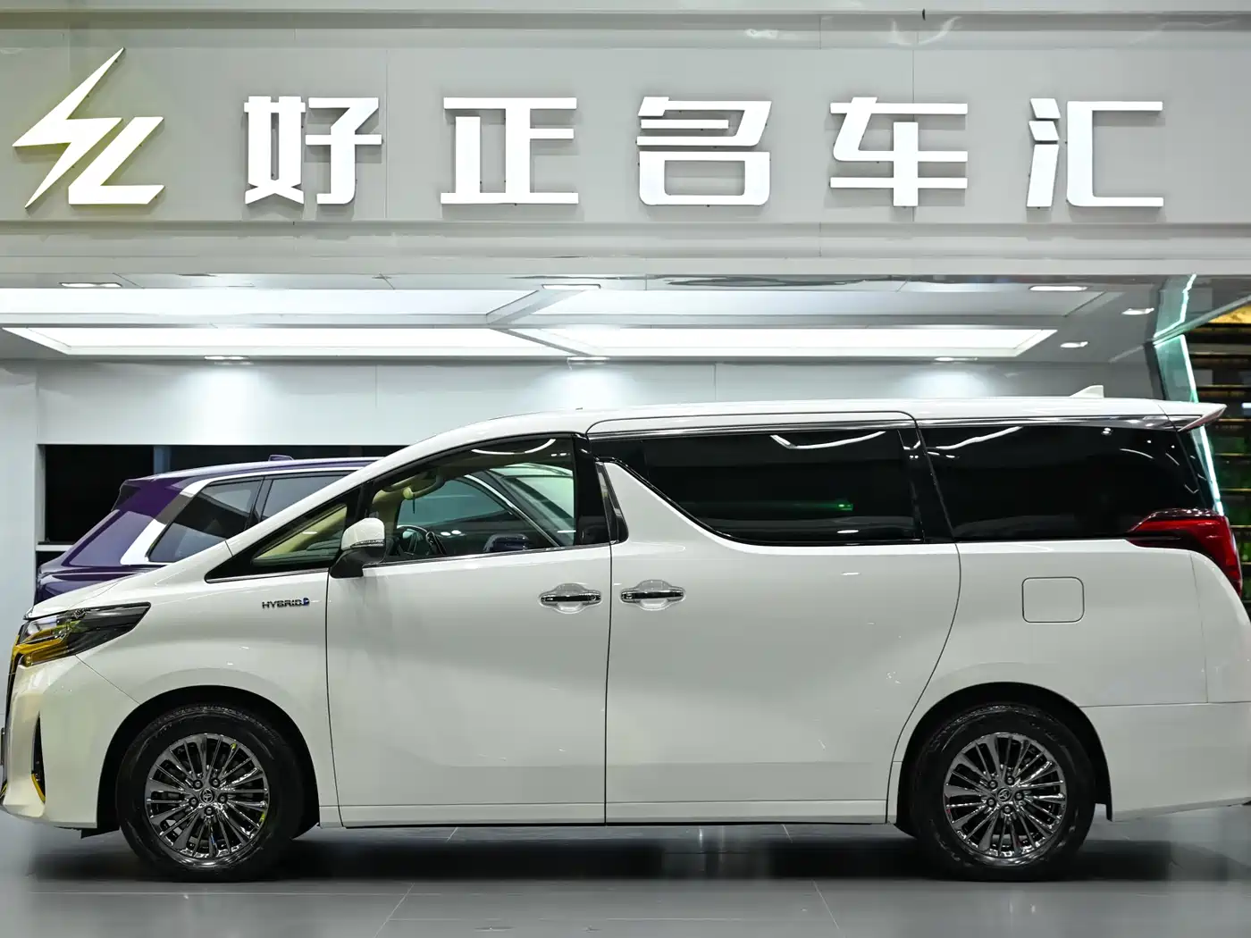 Toyota Alphard 2021 Hybrid 2.5L Premium фото 5