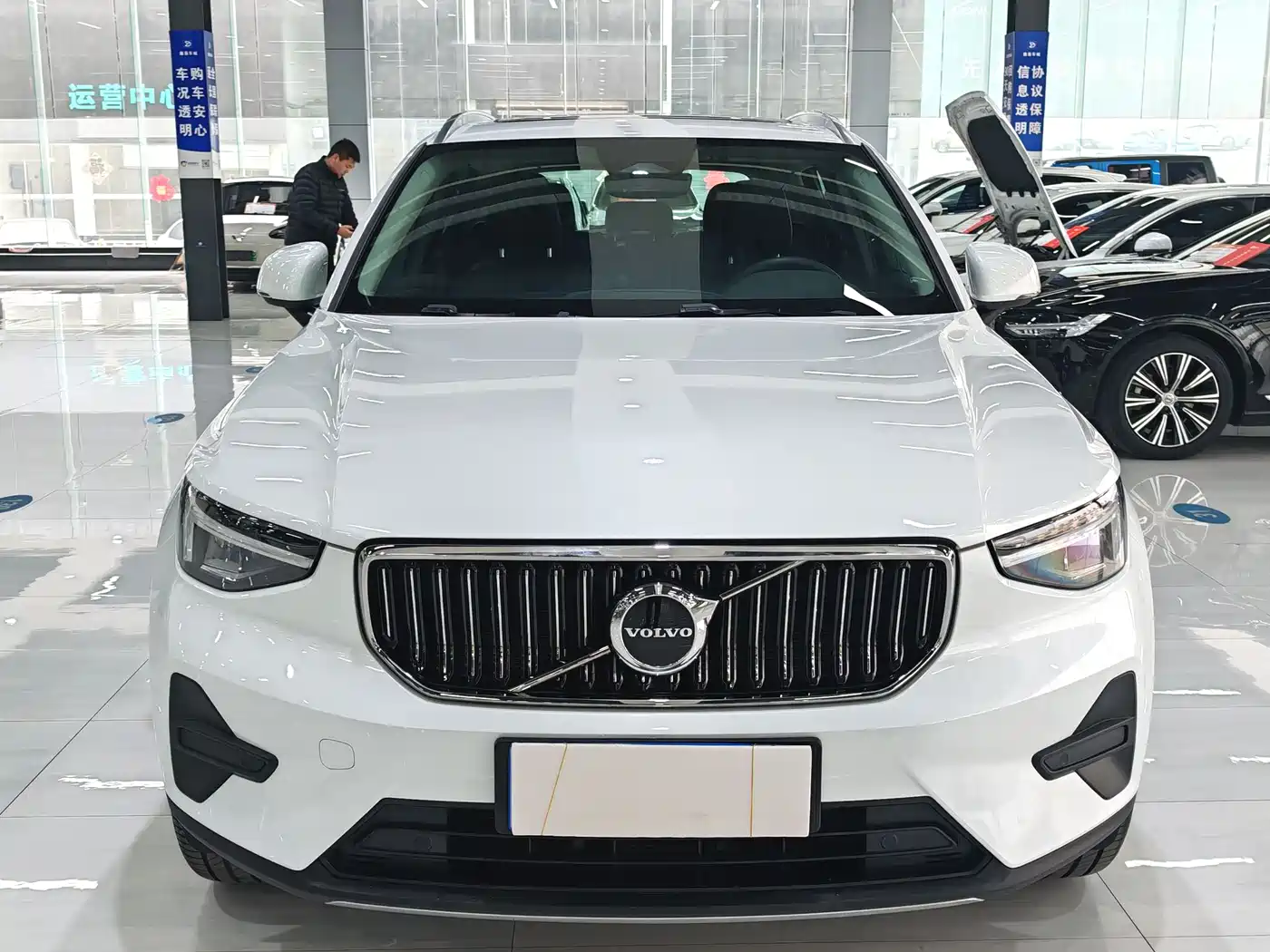VOLVO XC40