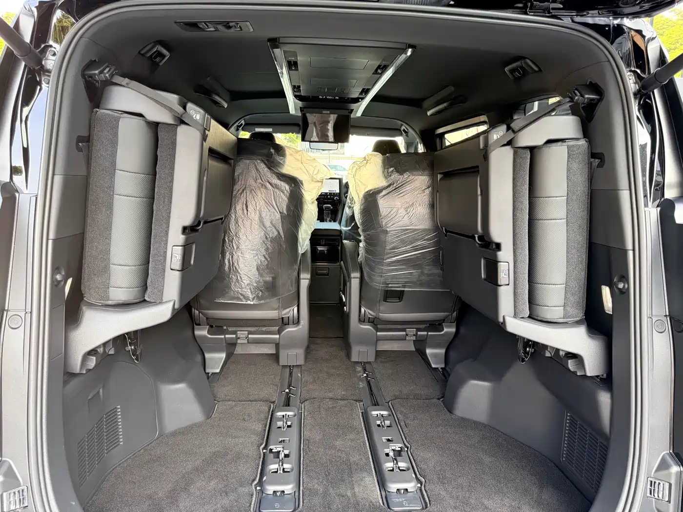 Toyota Alphard 2025 Hybrid 2.5L Ultimate Gold Edition фото 16