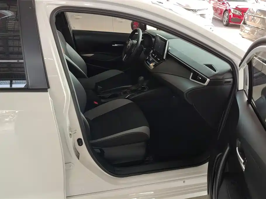 Toyota Corolla 2021 1.2T S-CVT Elite PLUS Edition фото 8