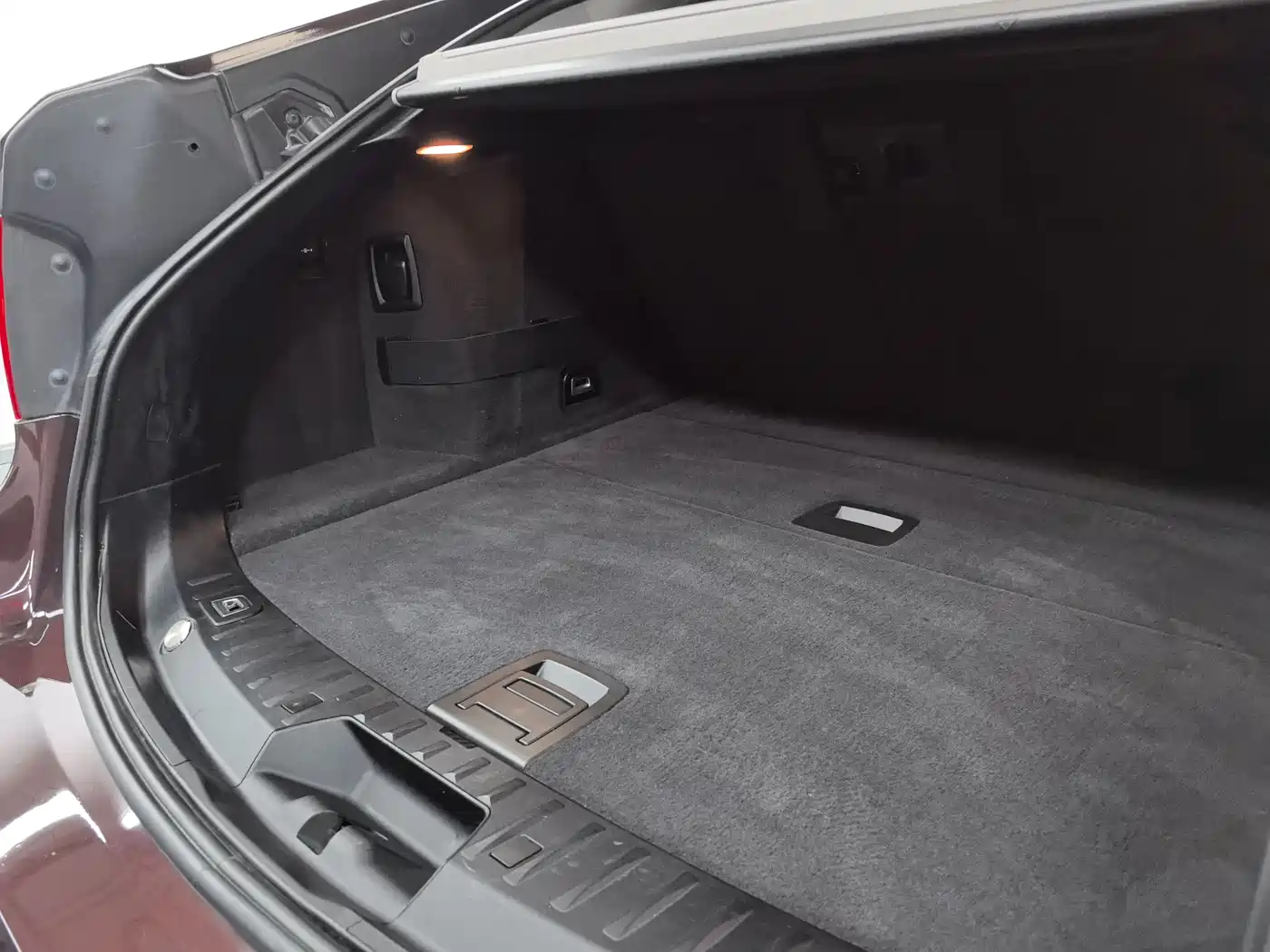 BMW 5 Series GT 2010 535i Leading Model фото 16
