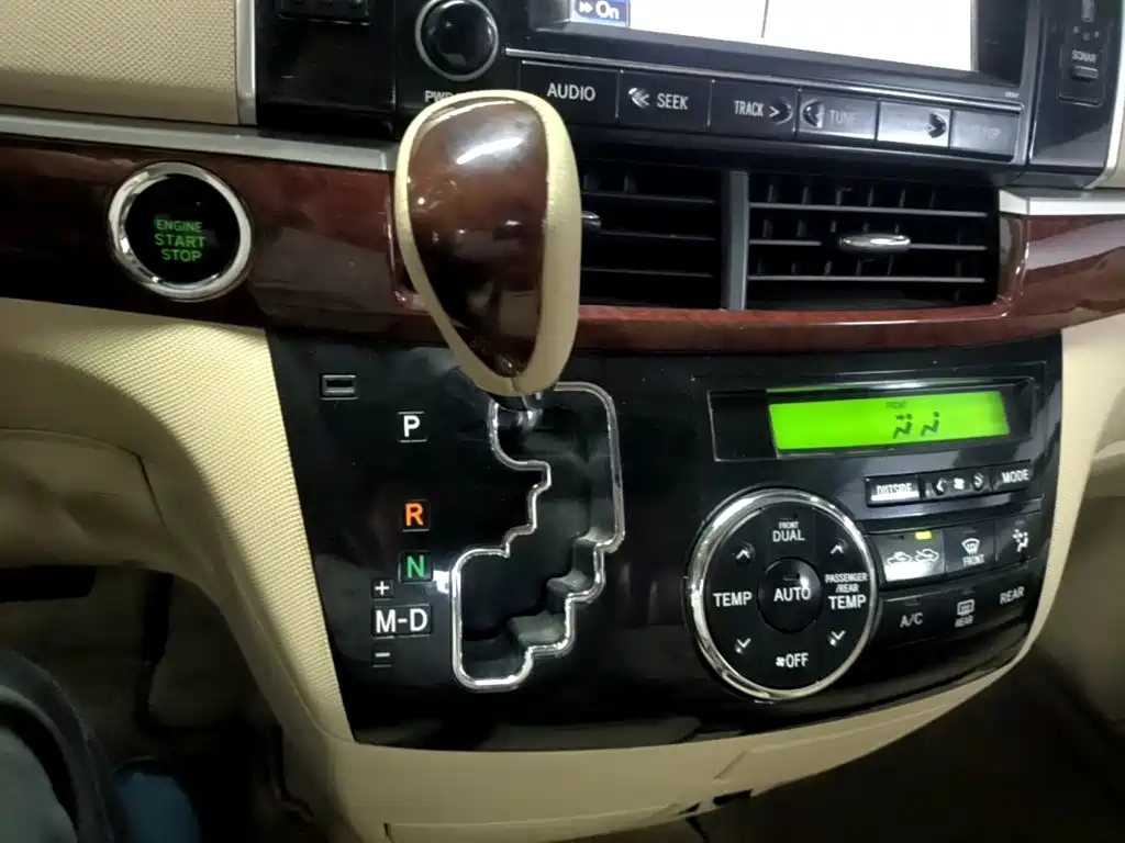 Toyota Previa 2015 2012 2.4L 7-Seater Luxury Edition