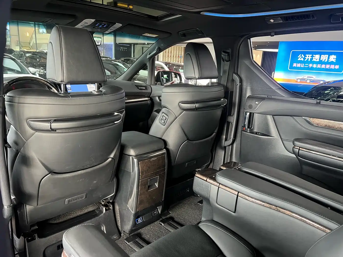 Toyota Alphard 2020 Hybrid 2.5L Premium Edition фото 5
