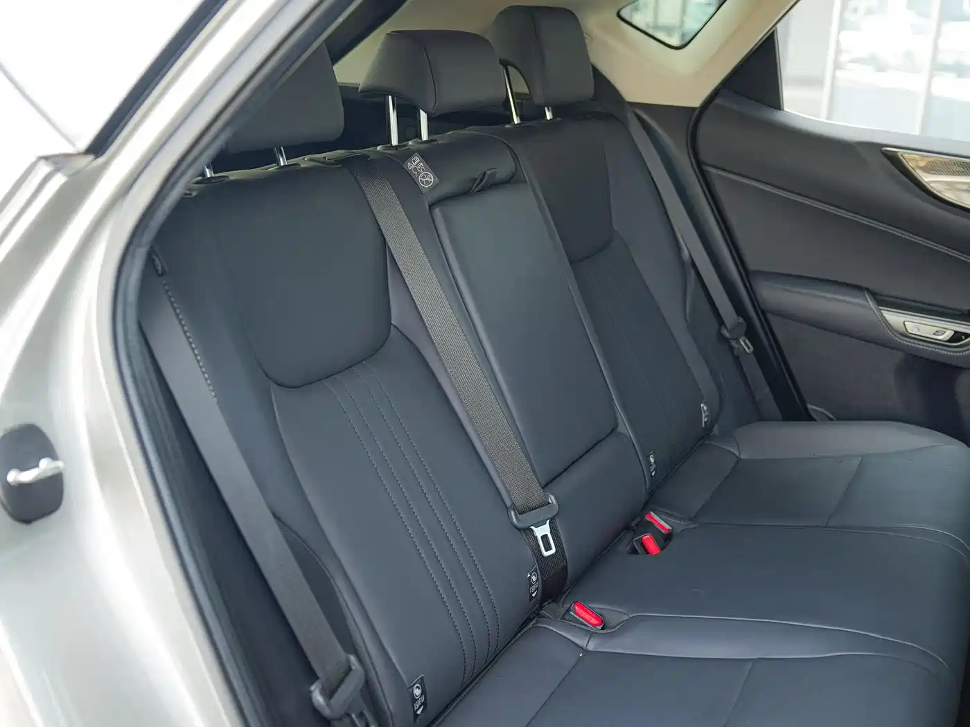 Lexus NX New Energy 2022 400h+ Joy Edition фото 15