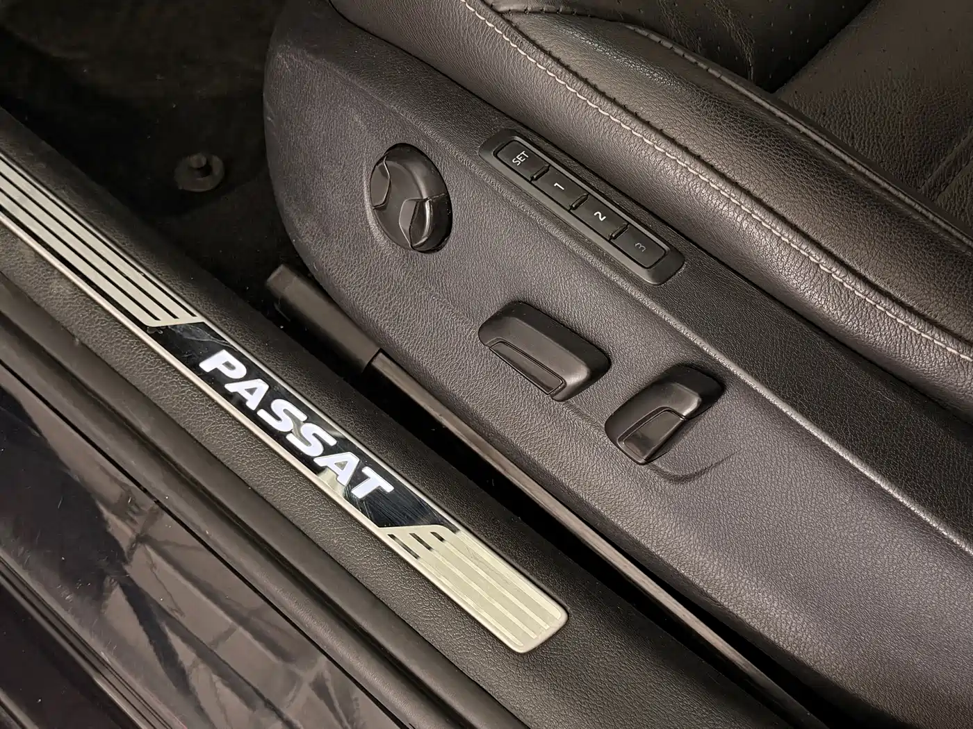 Volkswagen Passat 2016 330TSI DSG Executive Edition фото 16