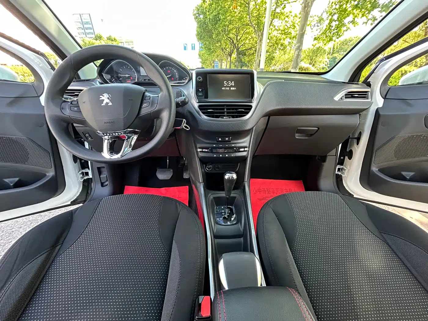 Peugeot 2008 2014 1.6L Automatic Fashion Edition фото 15