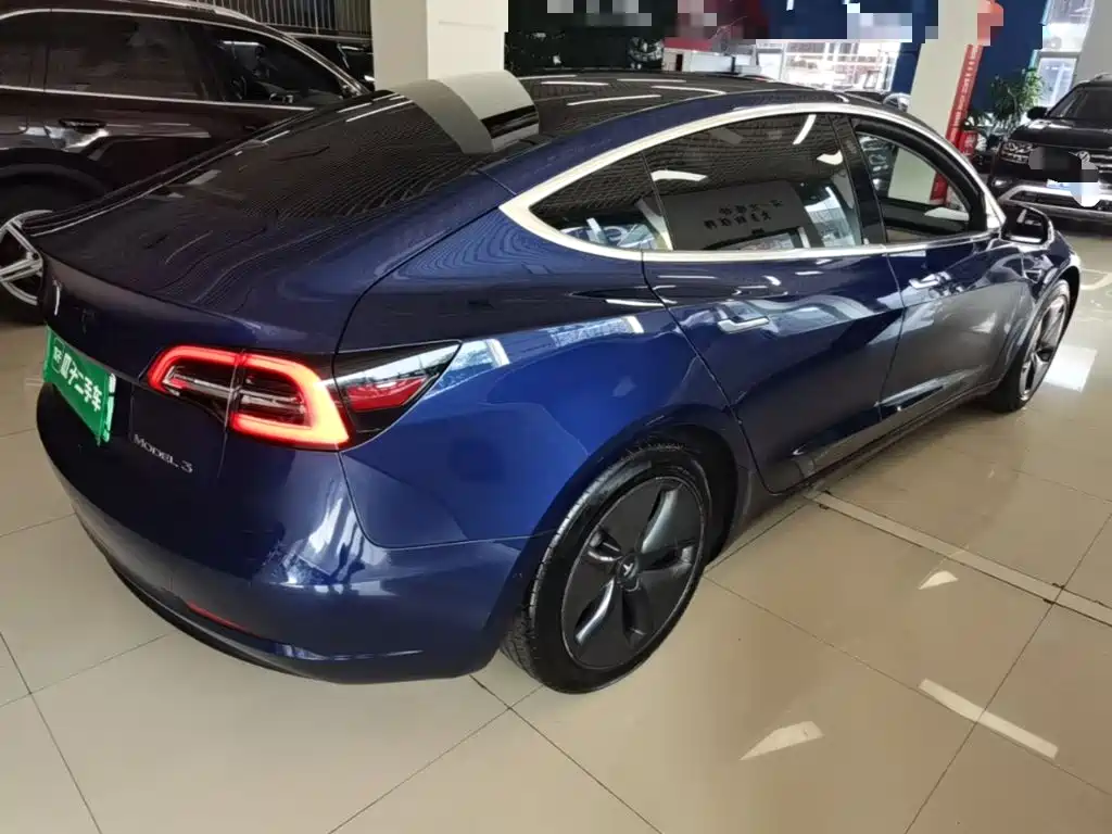 Фото 7 - Tesla Model 3