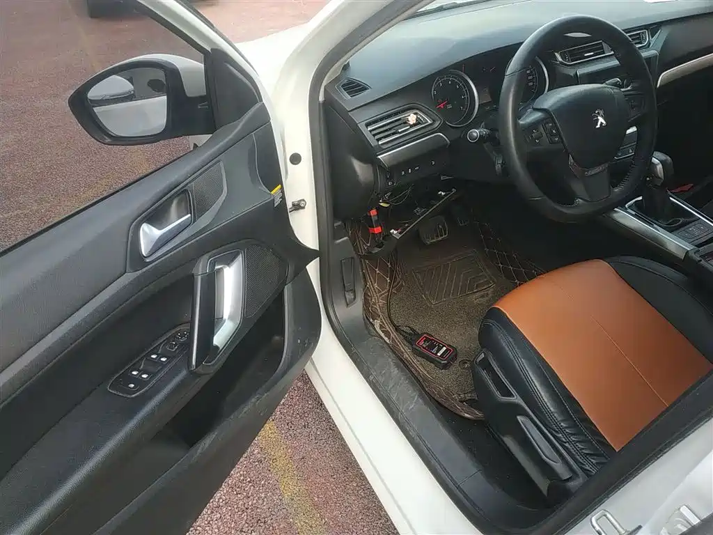 Peugeot 408 2016 1.6T Automatic Luxury Edition фото 16
