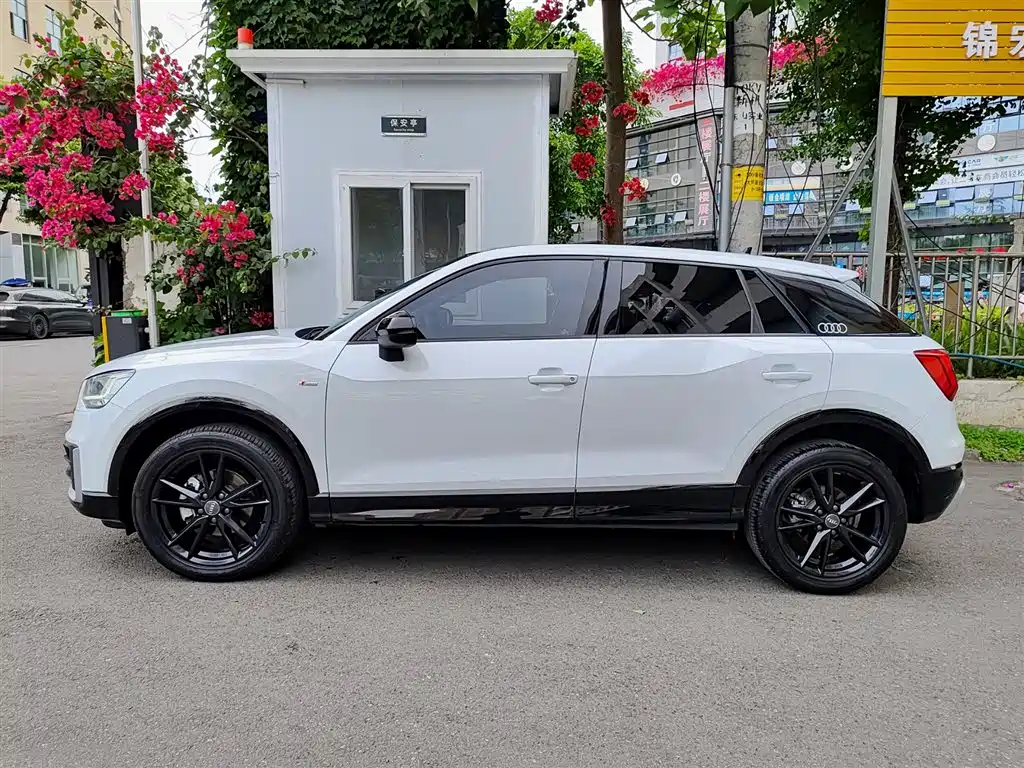 Audi Q2L 2021 Model 35 TFSI Fashion Dynamic фото 3