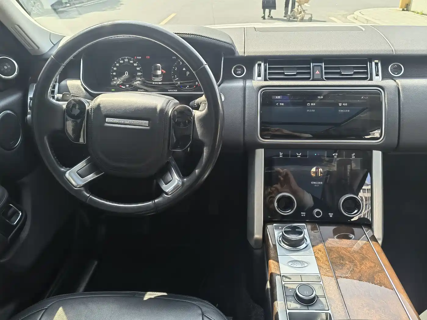 Land Rover Range Rover 2022 3.0 L6 360PS Golden Age Edition фото 16