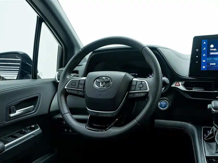 Toyota Sienna 2023 2.5L Hybrid Premium Edition фото 22
