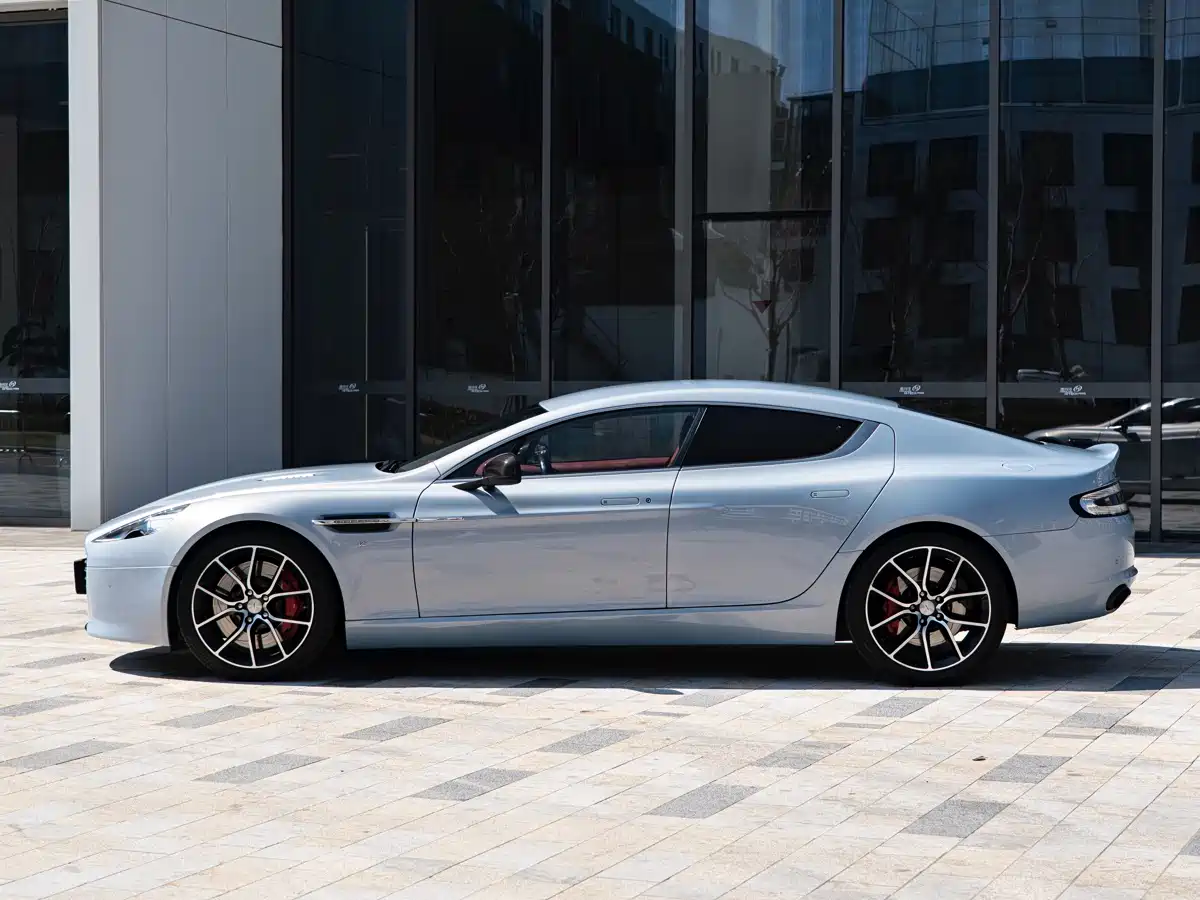 ASTON MARTIN RAPIDE