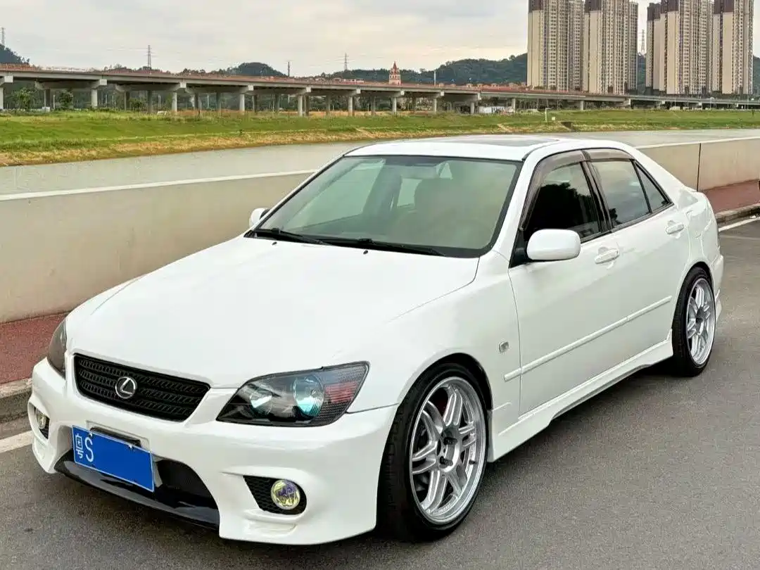 Lexus IS