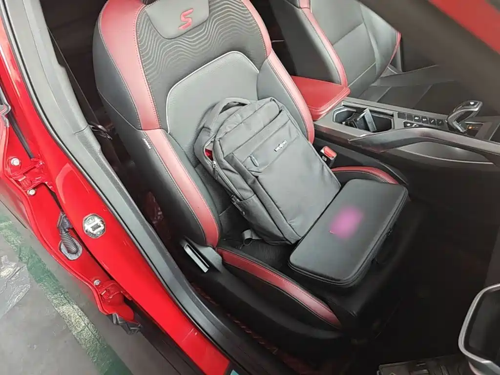 Фото 25 - Geely Coolray