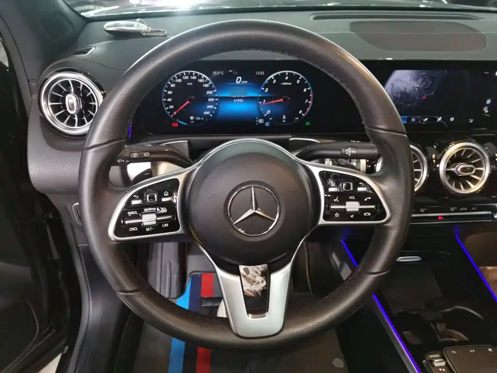 MERCEDES-BENZ GLB