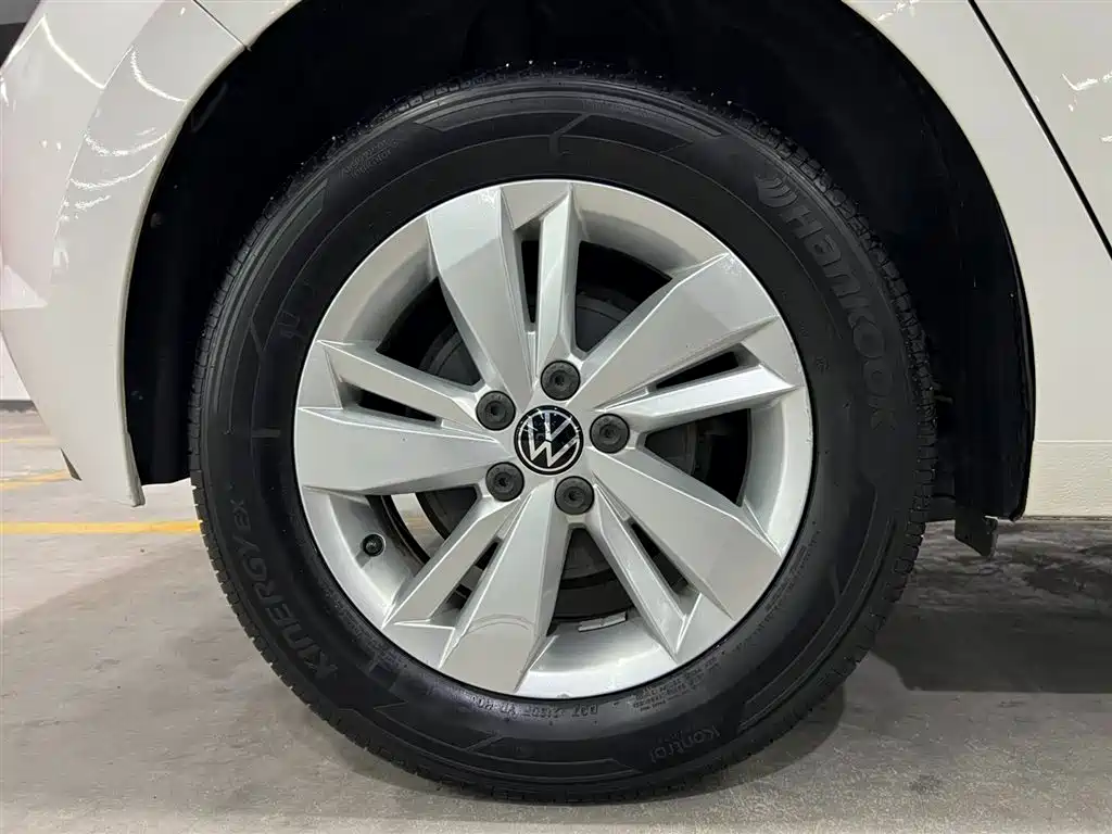 Volkswagen Polo 2021 Plus 1.5L Automatic Panorama Enjoyment Edition фото 18