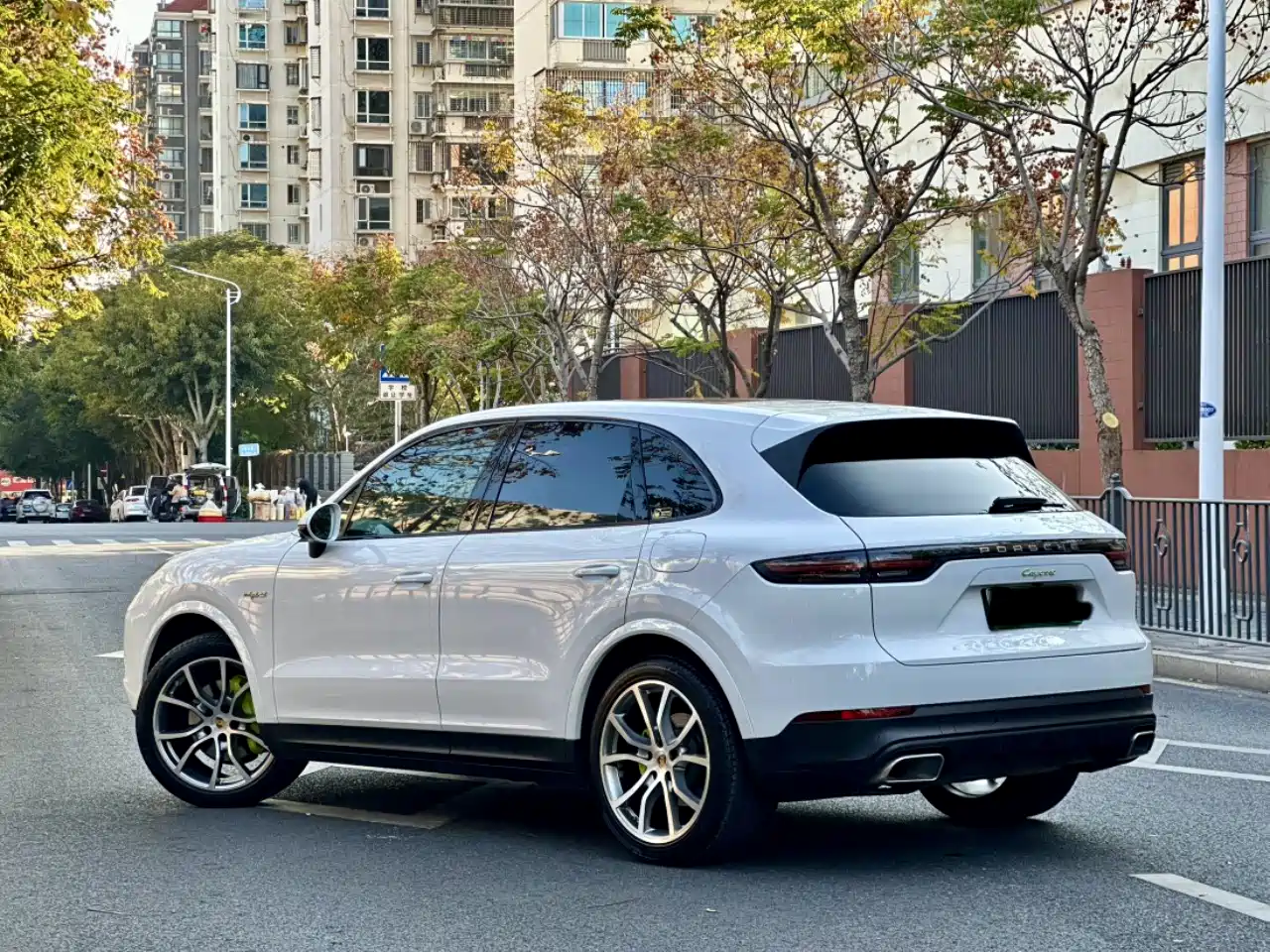 Porsche Cayenne New Energy 2023 Cayenne E-Hybrid 2.0T Platinum Edition фото 7