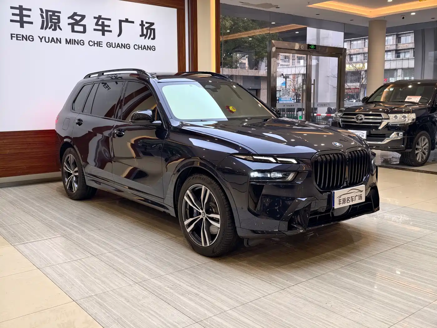 BMW X7 2023 xDrive40i Exclusive M Sport Package фото 3