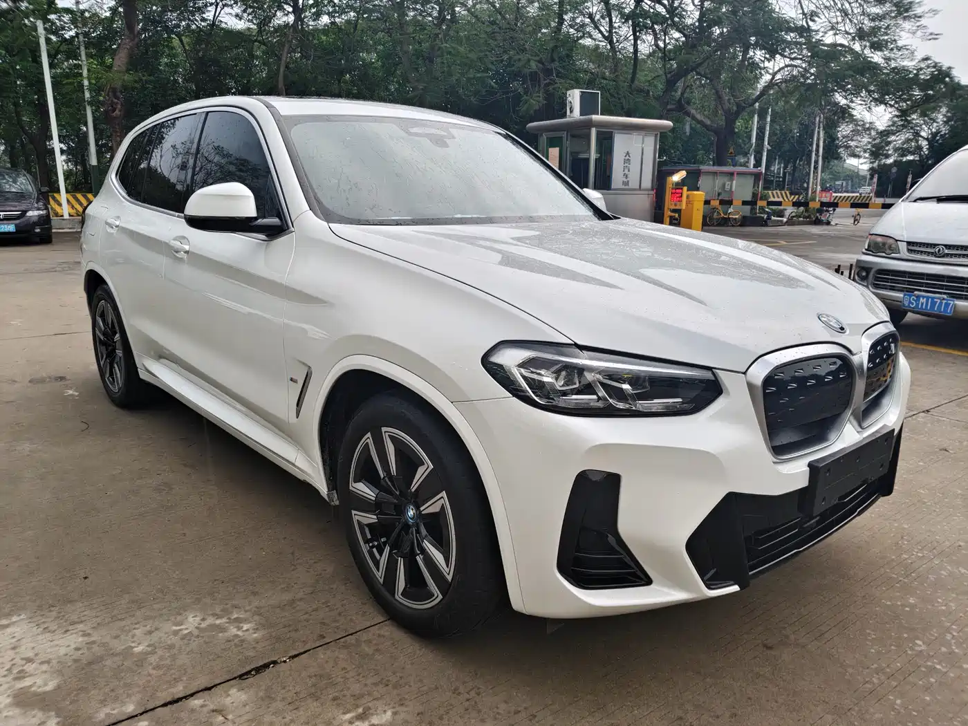BMW IX3
