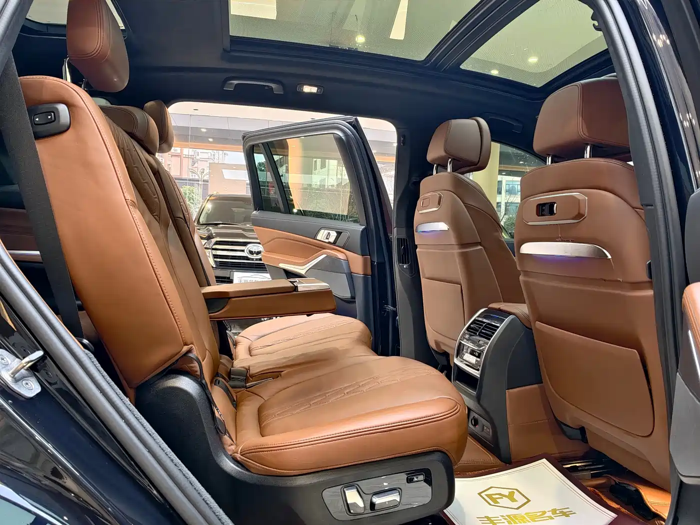 BMW X7 2023 xDrive40i Exclusive M Sport Package фото 9