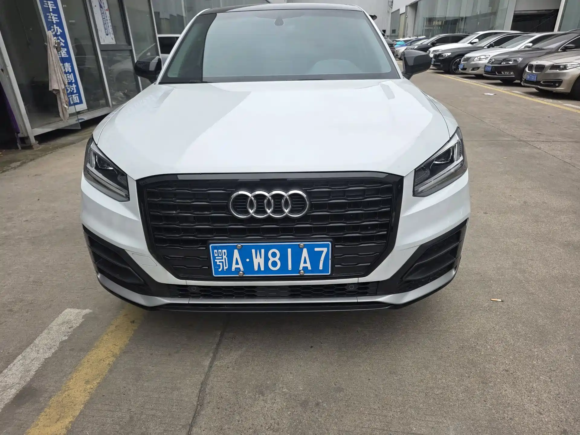 Photo 3 - Audi Q2L