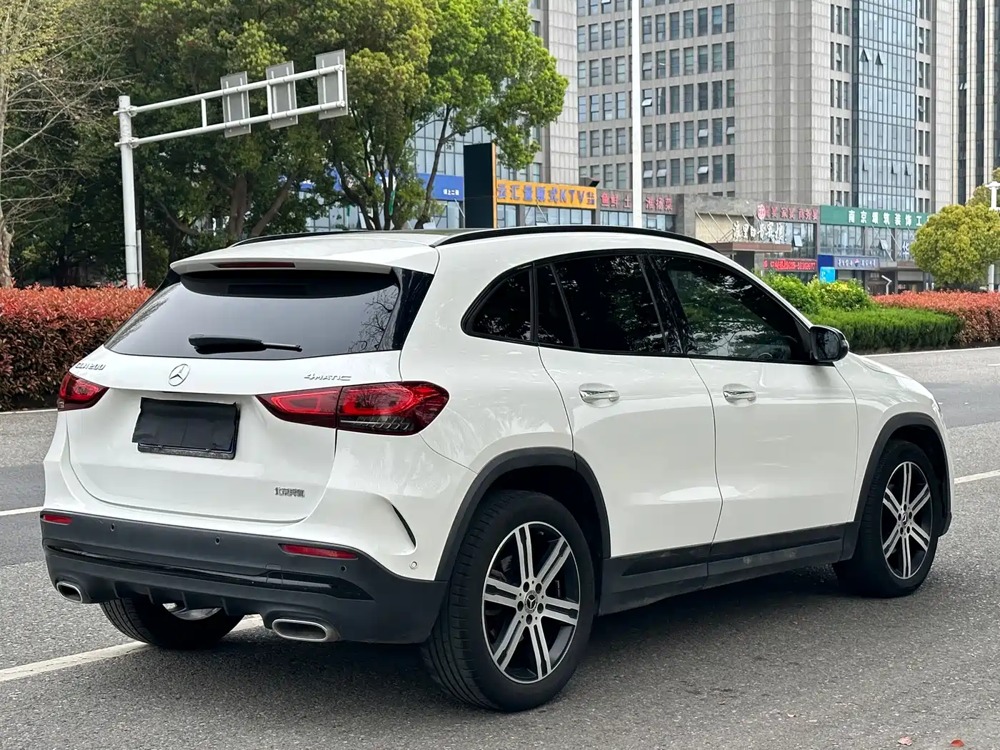 MERCEDES-BENZ GLA