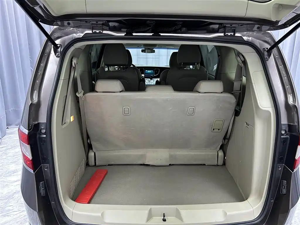 Buick GL8 2011 2.4L CT Luxury Business Comfort Edition фото 11