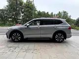 Photo 4 - Volkswagen Tiguan L