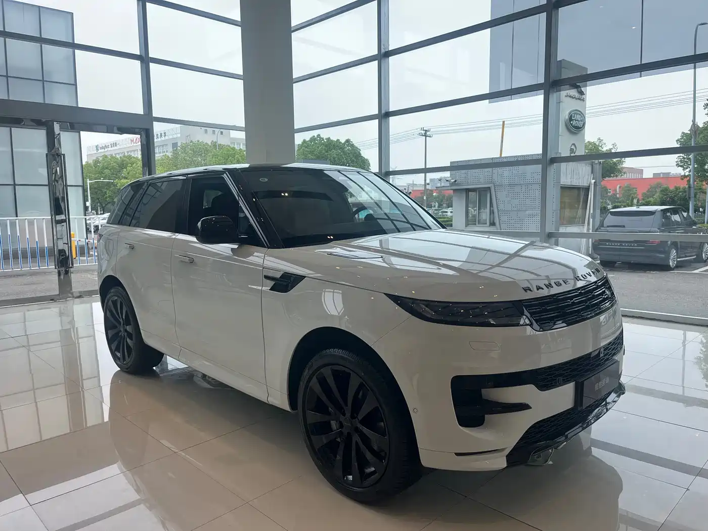 Land Rover Range Rover Sport фото 3