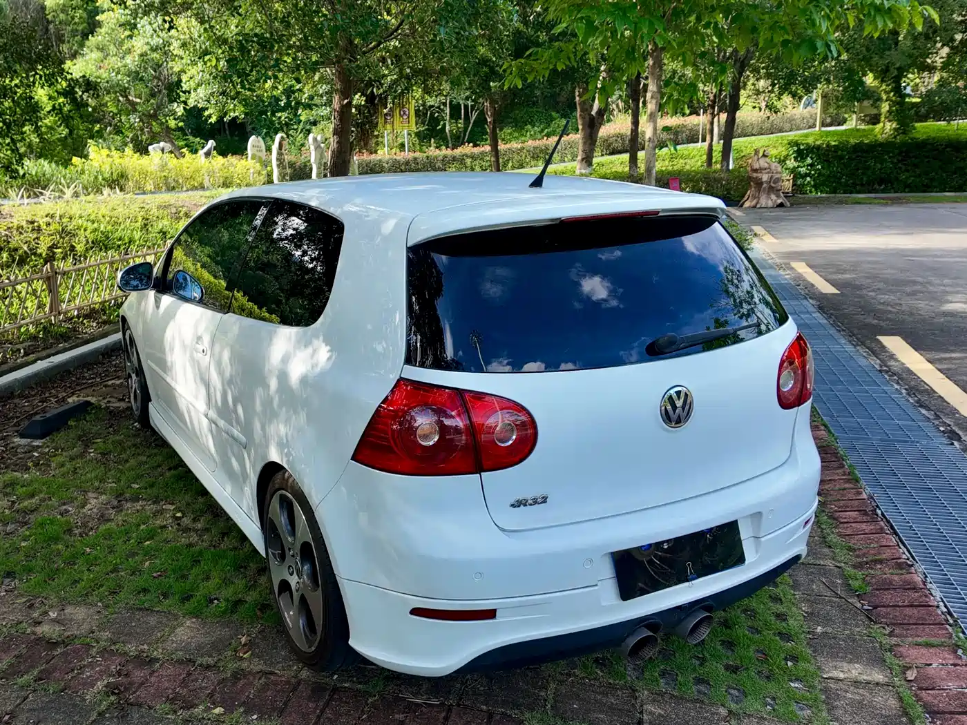Volkswagen Golf (Import) 2006 GTI 2.0T 3-Door фото 16