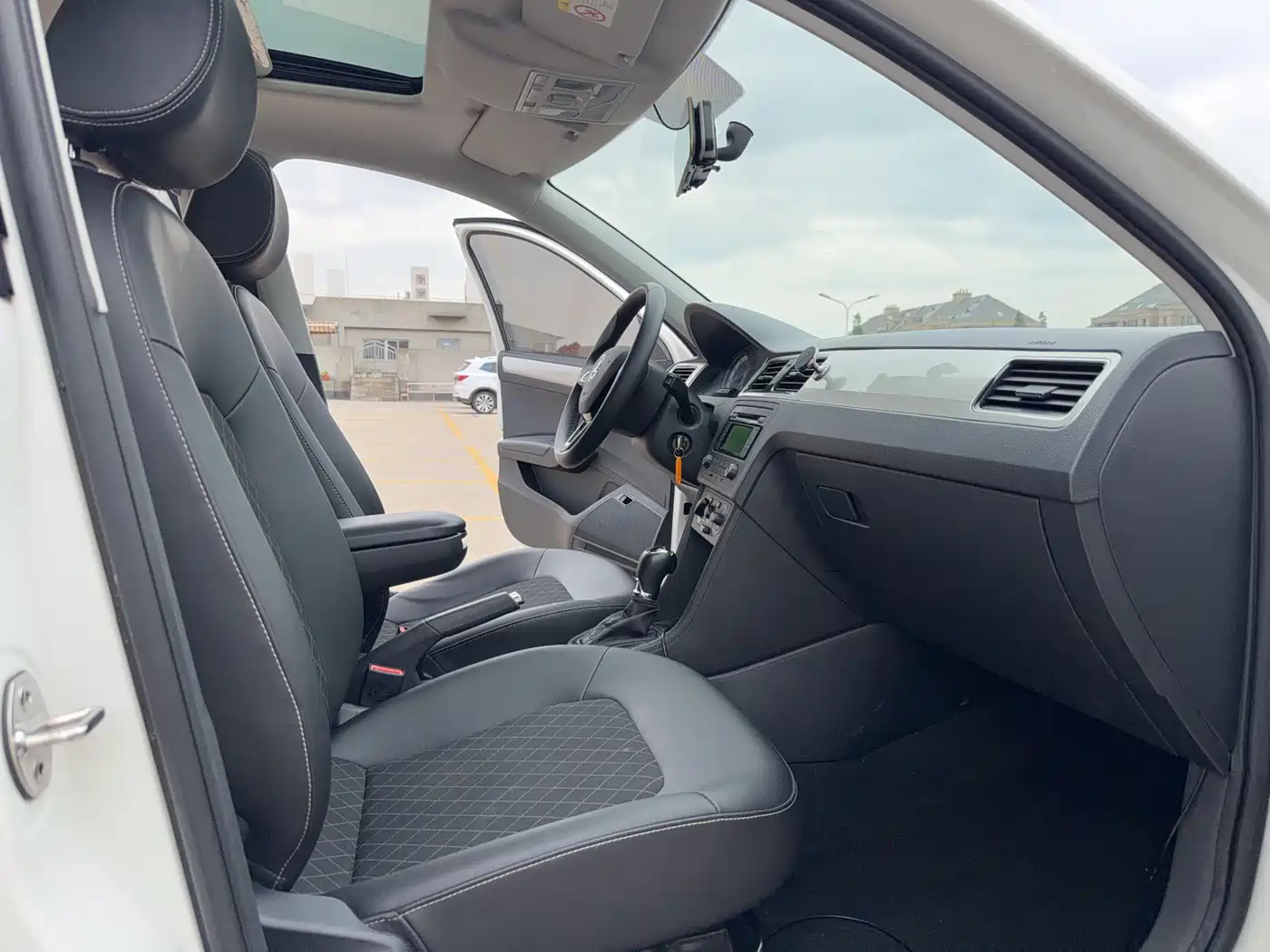 Škoda Rapid 2018 1.6L Automatic Comfort Edition фото 12