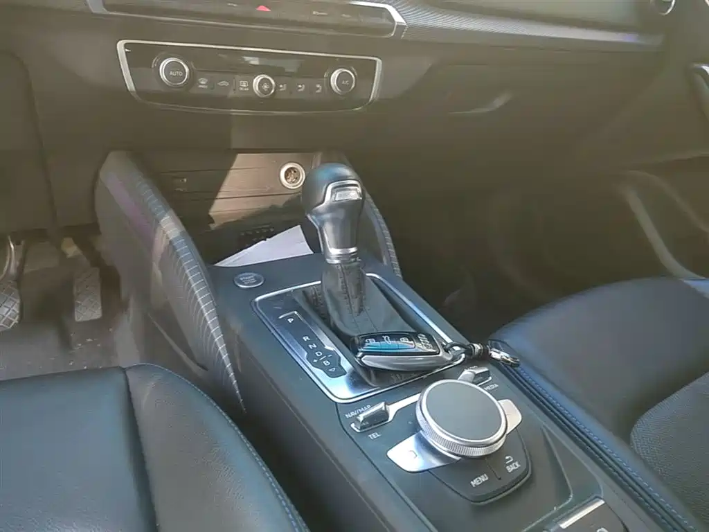 AUDI Q2L E-TRON